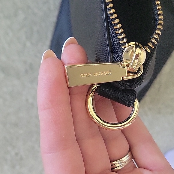 Michael Kors | KARLA Large Satchel - Picture 11 of 11